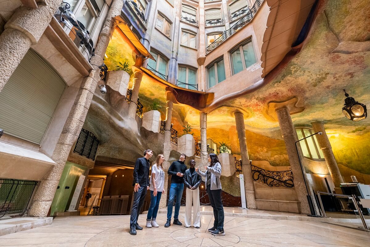 visita pedrera dia patios dibujo